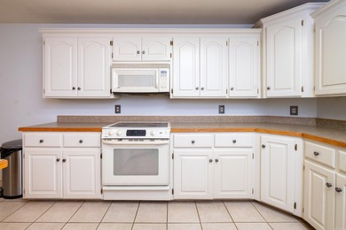 Welcome to your new retreat nestled in a serene neighborhood! - photo 27