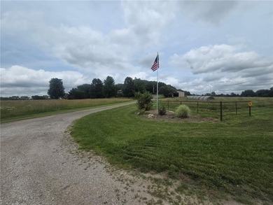 Enjoy peaceful country living in this spacious 4-bedroom, 3 - photo 9