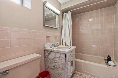 Welcome home to the East End of New Rochelle's highly desirable - photo 30