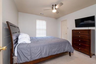 Welcome to your new retreat nestled in a serene neighborhood! - photo 40