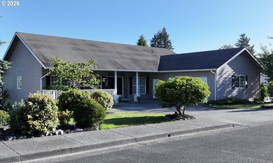 Spacious 4-bedroom, 3.5 bath residence with a rare 4-car garage - photo 40