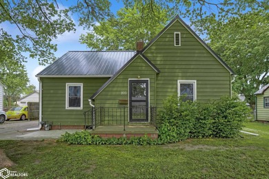 Red Rock Lake Home For Sale in Knoxville Iowa