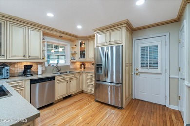 Welcome to 211 South Shore Drive an Oasis lake side retreat - photo 12