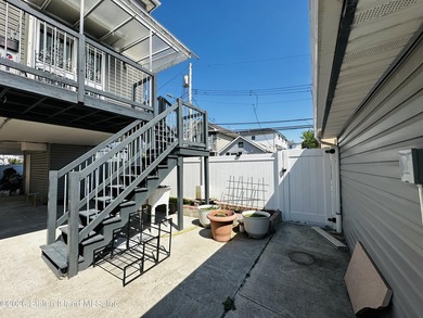An Single family detached home on Staten Island Good location - photo 18