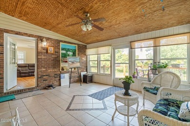 Welcome to 211 South Shore Drive an Oasis lake side retreat - photo 21