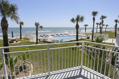 Rare ground floor unit with direct access to the beach and pool - photo 4