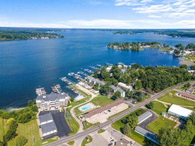 Lake Wawasee Condo Sale Pending in Syracuse Indiana