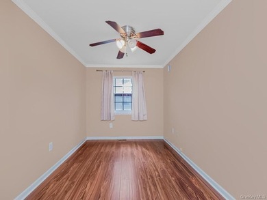 Beautiful MOVE IN READY 3 Bedroom 2 Bath townhouse/condo - photo 12