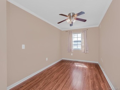 Beautiful MOVE IN READY 3 Bedroom 2 Bath townhouse/condo - photo 13