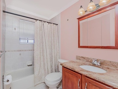 Beautiful MOVE IN READY 3 Bedroom 2 Bath townhouse/condo - photo 14