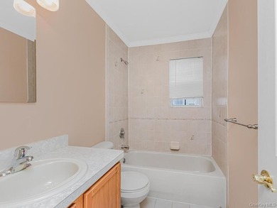 Beautiful MOVE IN READY 3 Bedroom 2 Bath townhouse/condo - photo 15