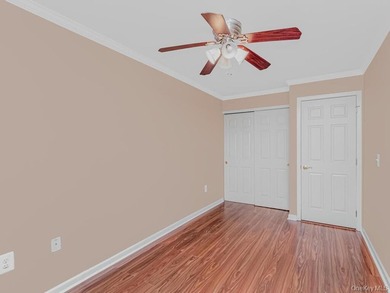 Beautiful MOVE IN READY 3 Bedroom 2 Bath townhouse/condo - photo 16