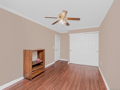 Beautiful MOVE IN READY 3 Bedroom 2 Bath townhouse/condo - photo 17