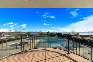 Beautiful MOVE IN READY 3 Bedroom 2 Bath townhouse/condo - photo 22