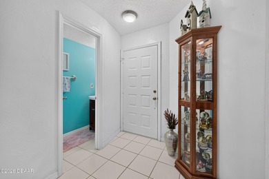 Welcome to your new home! This charming 3-bedroom, 2.5-bathroom - photo 5
