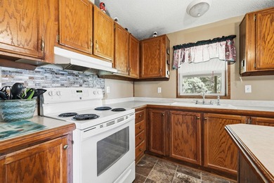 Located in the highly sought after Skyline School District, this - photo 10