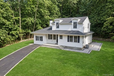 Welcome to 128 Crooked Hill, a completely renovated residence - photo 2