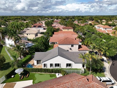 New roof (2025), hurricane accordion shutters, hurricane-impact - photo 4