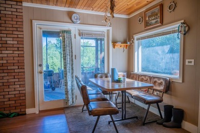 Escape to this charming Lake Front cabin, nestled on 1.7 acres - photo 5