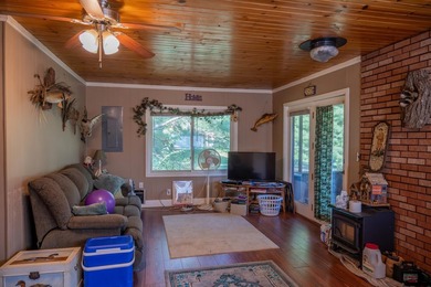 Escape to this charming Lake Front cabin, nestled on 1.7 acres - photo 7