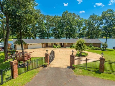 300+ ft of Waterfront on Lake Hamilton! Rare point lot, gated - photo 1