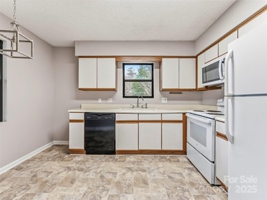 Move right into this beautifully updated end-unit upper-level - photo 3