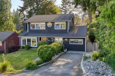 Nestled in the heart of highly sought-after Ocean Park, this - photo 2