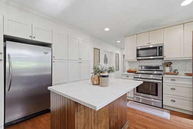 Nestled in the heart of highly sought-after Ocean Park, this - photo 9