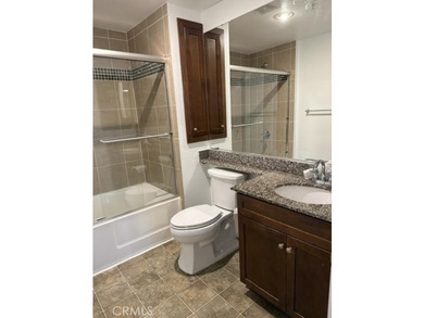 Lovely and immaculate resort-like living in a prime area of - photo 10