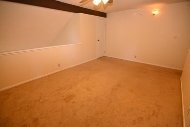 Why pay rent, when you can own! Welcome to this bright and - photo 12