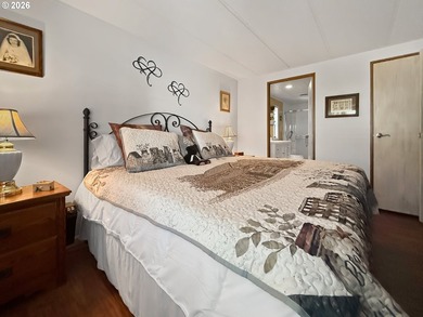 Coastal Cottage Charm Awaits! Bursting with personality, color - photo 13