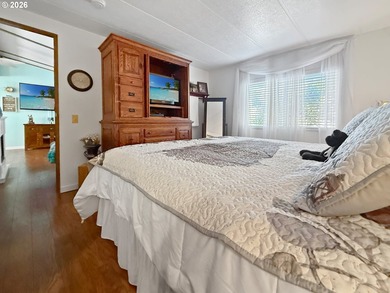 Coastal Cottage Charm Awaits! Bursting with personality, color - photo 15