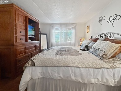 Coastal Cottage Charm Awaits! Bursting with personality, color - photo 16