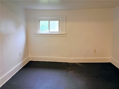 Attention investors and renovation enthusiasts! 331 Garson - photo 17