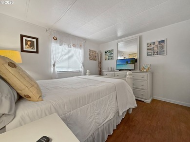 Coastal Cottage Charm Awaits! Bursting with personality, color - photo 20