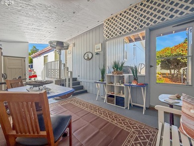 Coastal Cottage Charm Awaits! Bursting with personality, color - photo 31