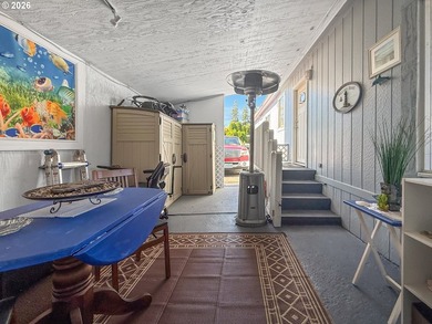 Coastal Cottage Charm Awaits! Bursting with personality, color - photo 32