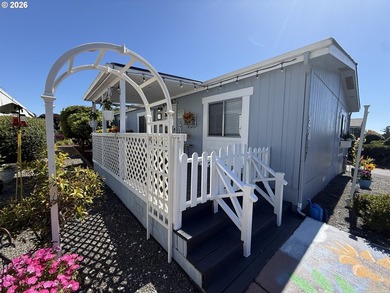 Coastal Cottage Charm Awaits! Bursting with personality, color - photo 39
