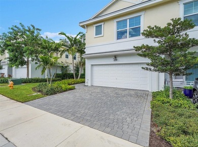 (private lake, pond, coastal) Townhome/Townhouse For Sale in Deerfield Beach Florida