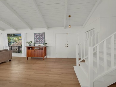 Enjoy sweeping ocean and coastline views from this beautifully - photo 4