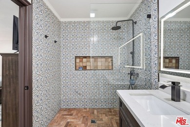 Welcome to this beautifully renovated 3-bedroom, 2-bath home - photo 15