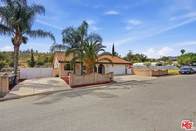 Welcome to this beautifully renovated 3-bedroom, 2-bath home - photo 22