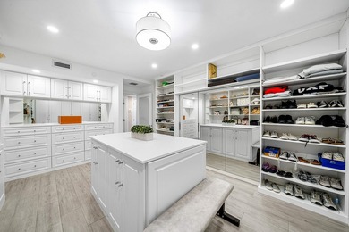 $50,000 PRICE IMPROVEMENT! Stunningly renovated 3 bedroom, 2.5 - photo 22