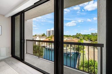 $50,000 PRICE IMPROVEMENT! Stunningly renovated 3 bedroom, 2.5 - photo 24