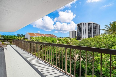 $50,000 PRICE IMPROVEMENT! Stunningly renovated 3 bedroom, 2.5 - photo 28