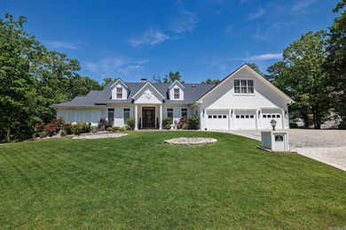 EXQUISITE. Seeing is believing. Amenities & storage galore - photo 1