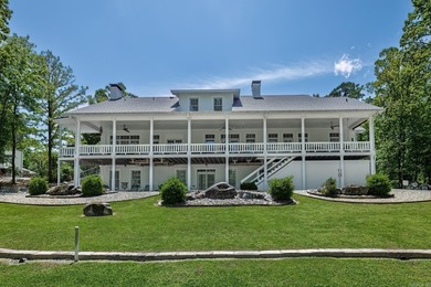 EXQUISITE. Seeing is believing. Amenities & storage galore - photo 2