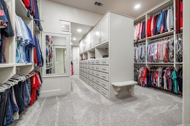 EXQUISITE. Seeing is believing. Amenities & storage galore - photo 4