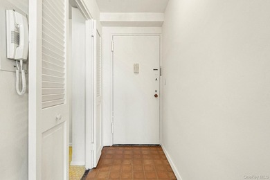 Welcome to this Rare to come by L shaped Studio, in The - photo 7