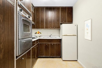 Welcome to this Rare to come by L shaped Studio, in The - photo 8